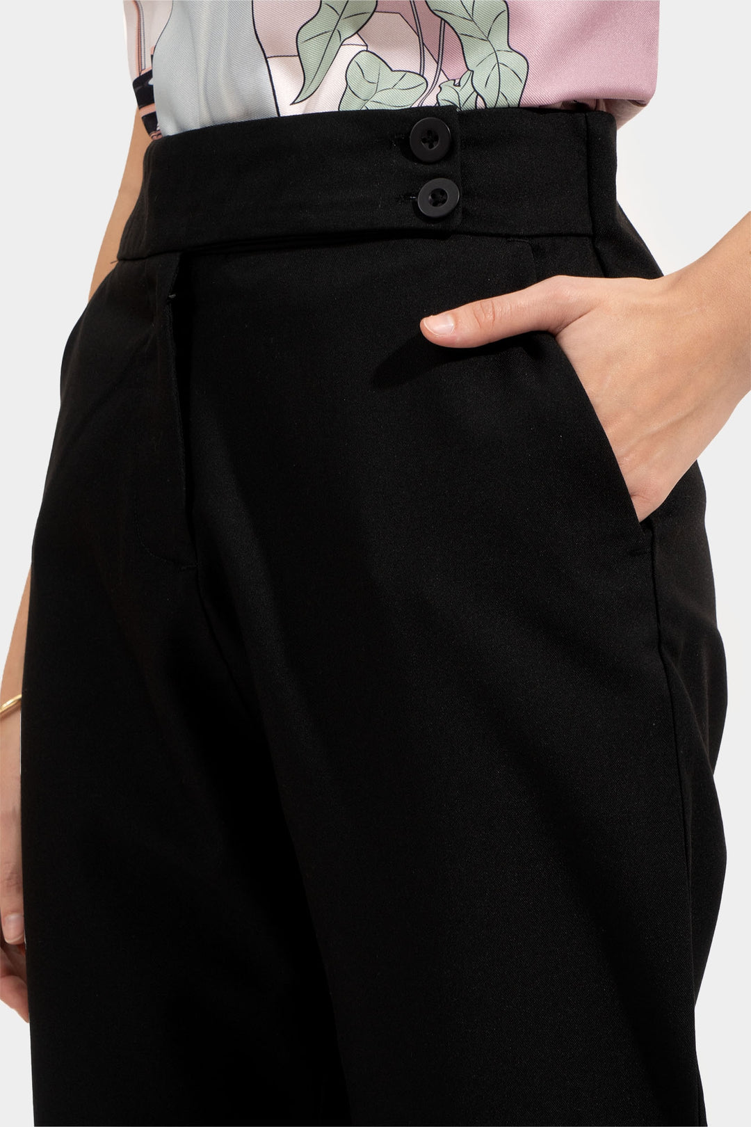 Fine Line Pocket Detail Slim Trousers