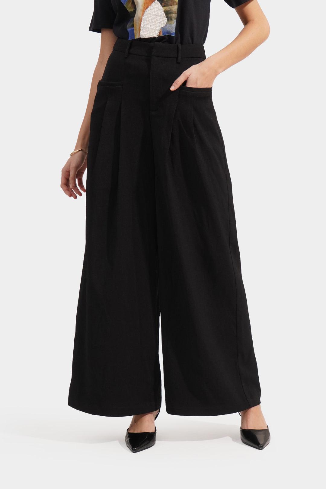 Fine Line Pocket And Pleat Detail Wide Leg Pants