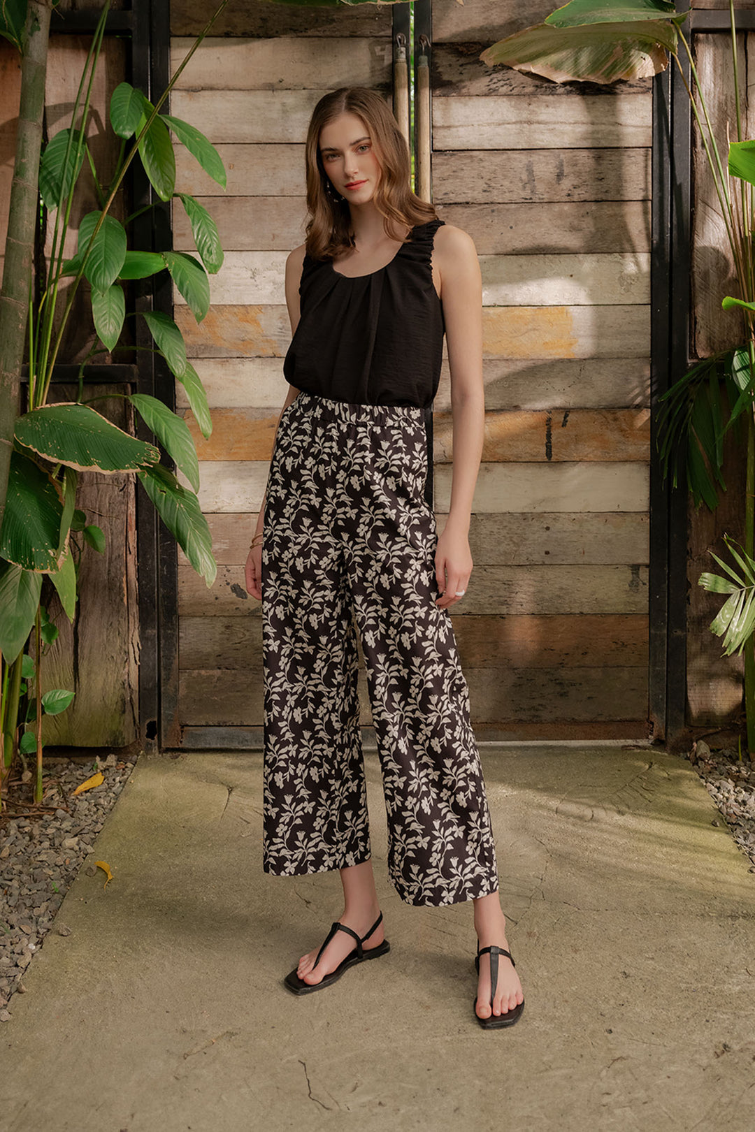 Cozy: Floral Pull-up Trousers